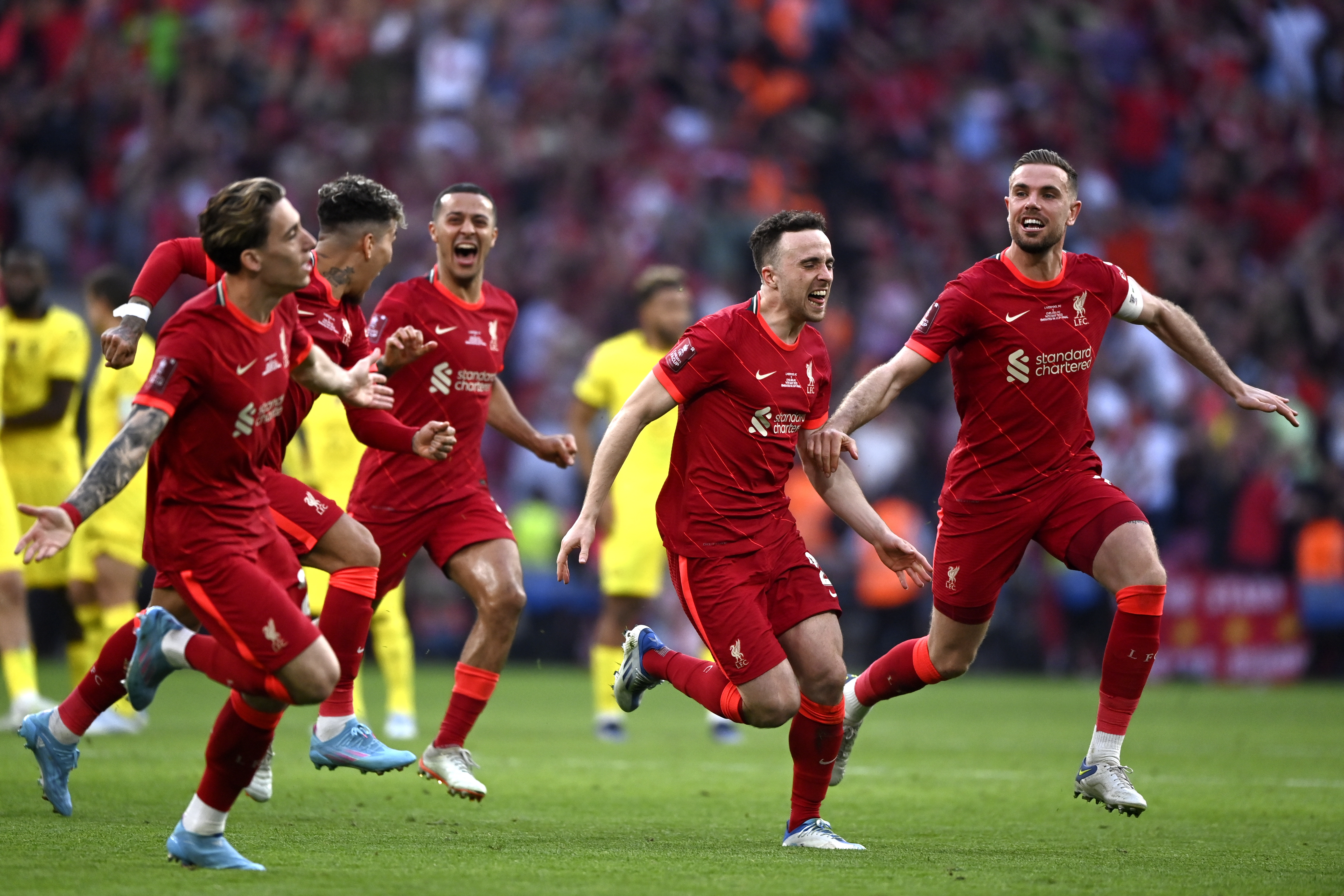Los jugadores del Liverpool celebran la victoria ante Chelsea. Foto Prensa Libre (EFE)