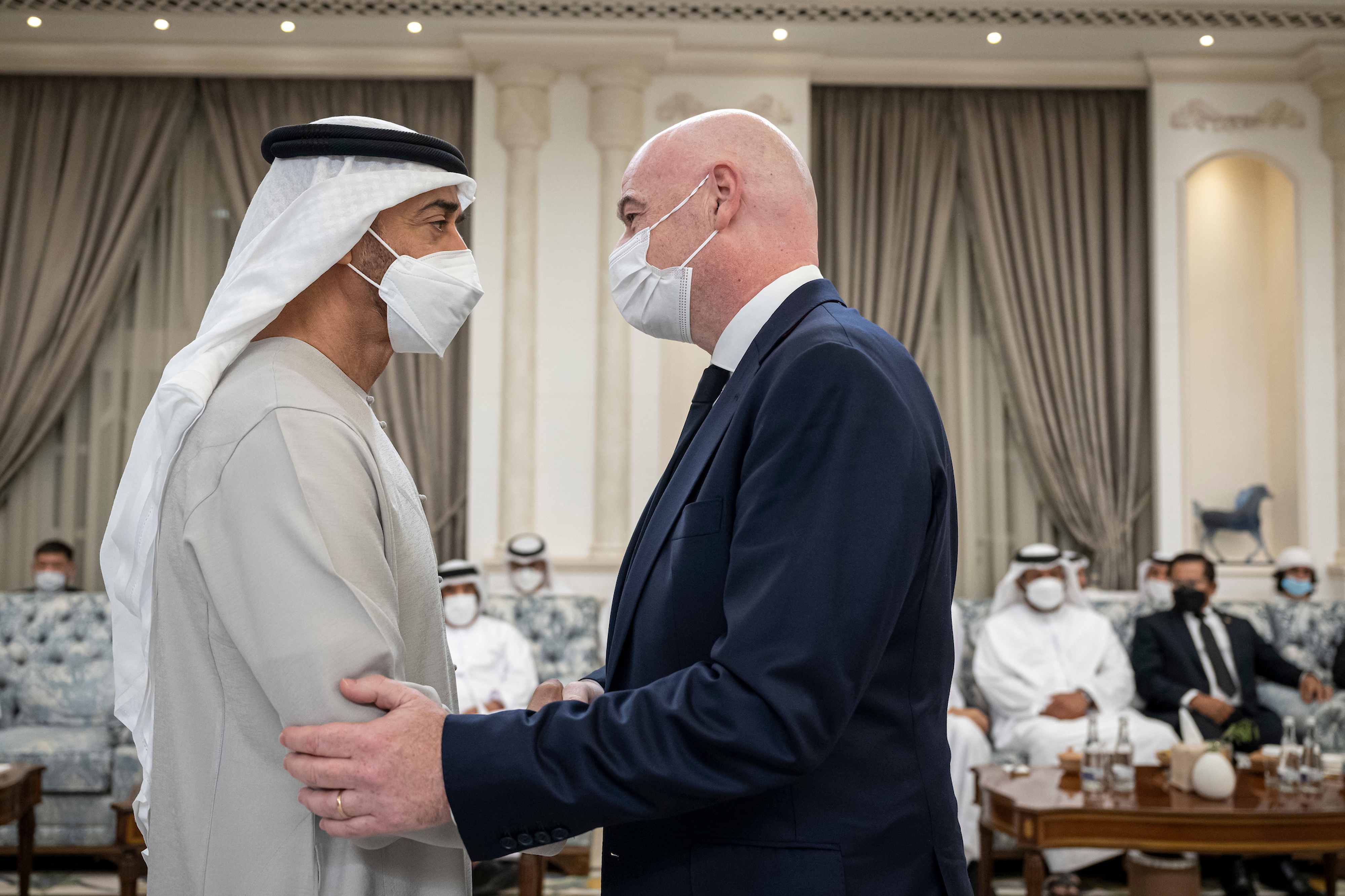 Abu Dhabi (United Arab Emirates), 16/05/2022.- A handout picture released by the UAE's Ministry of Presidential Affairs shows FIFA President Gianni Infantino (R) offering condolences to HH Sheikh Mohamed bin Zayed Al Nahyan (L), President of the UAE and Ruler of Abu Dhabi on the passing of HH Sheikh Khalifa bin Zayed Al Nahyan, in Abu Dhabi, United Arab Emirates, 16 May 2022. (Emiratos Árabes Unidos) EFE/EPA/UAE MINISTRY OF PRESIDENTIAL AFFAIRS / HANDOUT HANDOUT EDITORIAL USE ONLY/NO SALES