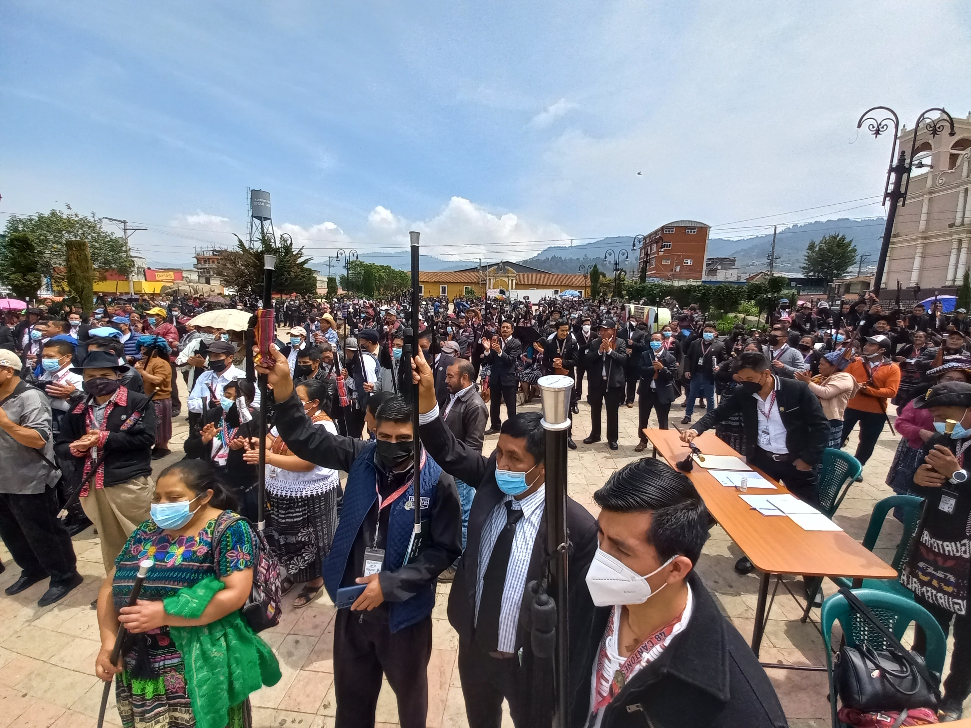 Autoridades ancentrales e indígenas de los 48 Cantones de Totonicapán convergieron este día en rechazo a la elección de fiscal general y el alto costo de la vida. (Foto Prensa Libre: Mynor Toc)