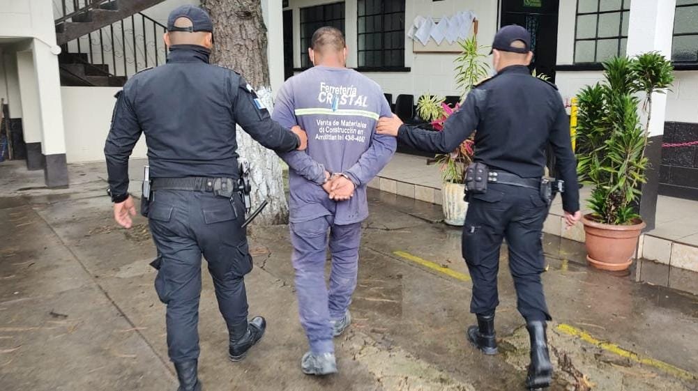 Albino Coronado Hernández fue capturado por agentes de la PNC en un sector de Amatitlán. (Foto Prensa Libre: PNC)