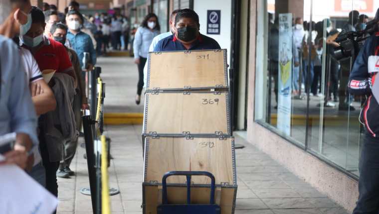 El IGM envió 50 mil cartillas para pasaporte a EE. UU. (Foto Prensa Libre: Juan Diego González)