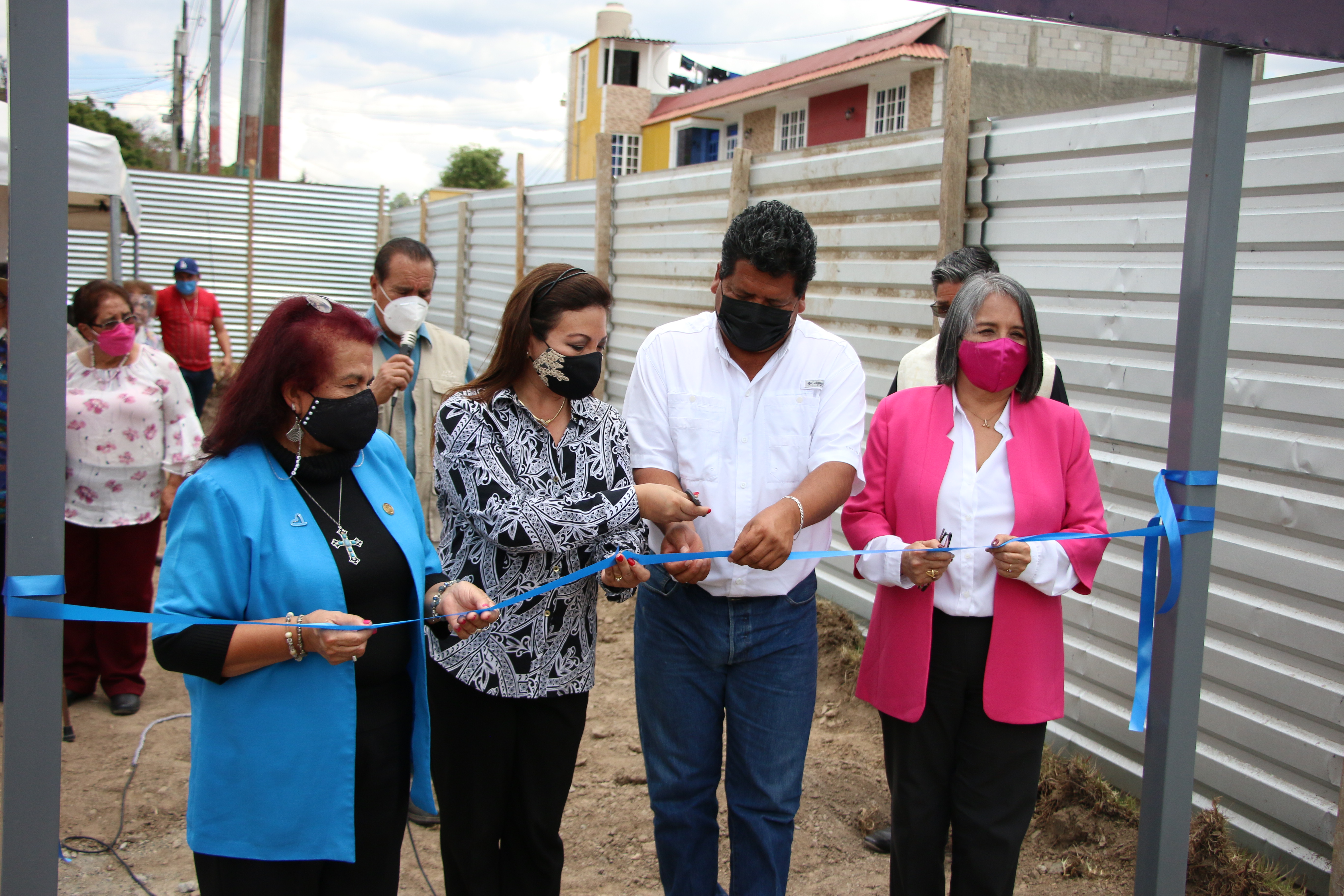 Se colocó la primera piedra del inicio a la construcción del Hospital de Ojos y Oídos Licenciada Panchita Aguirre de Kaehler. Foto Prensa Libre: Cortesía.