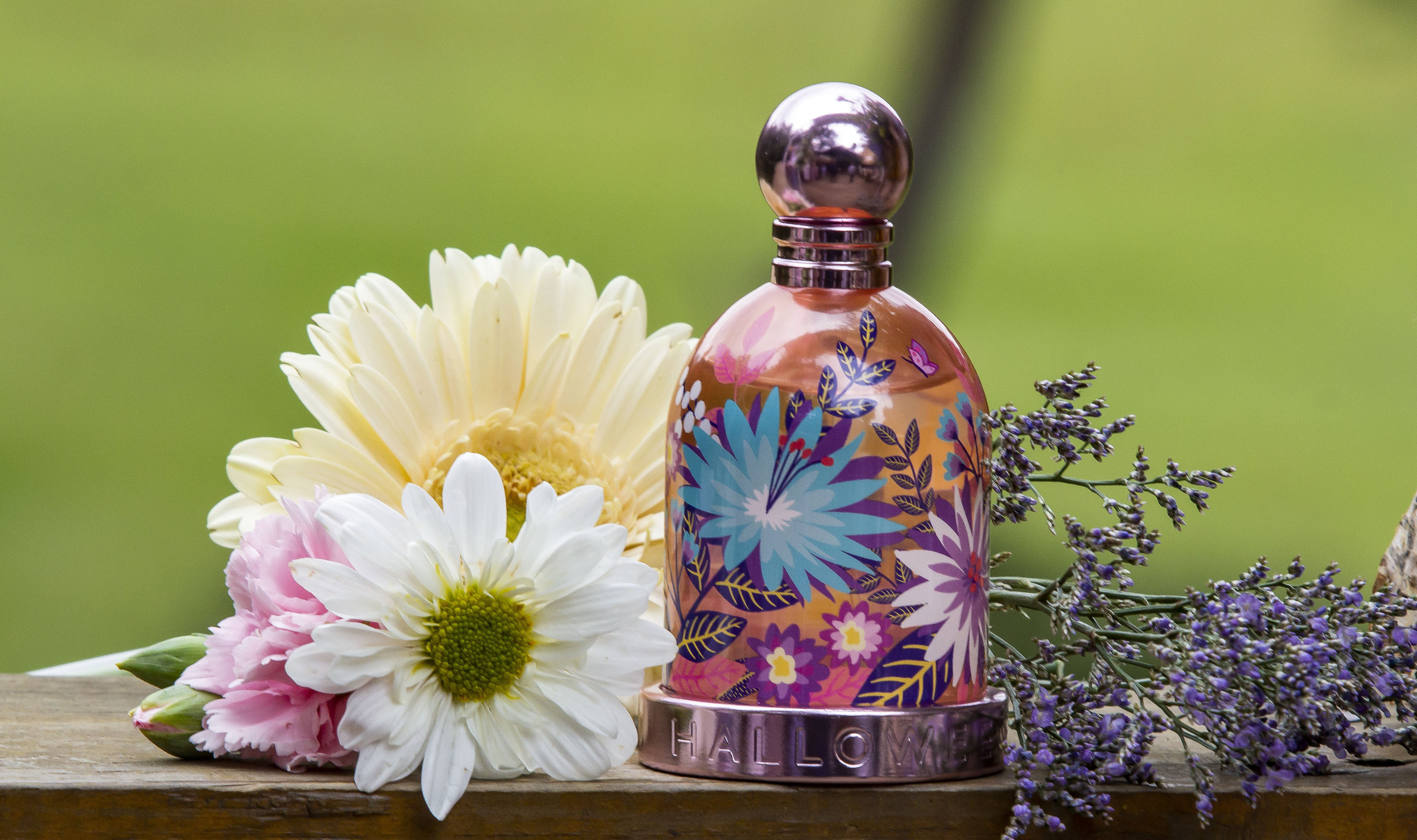 El nuevo perfume Halloween Blossom ya está disponible en Perfumerías Fetiche. Foto Prensa Libre: Norvin Mendoza