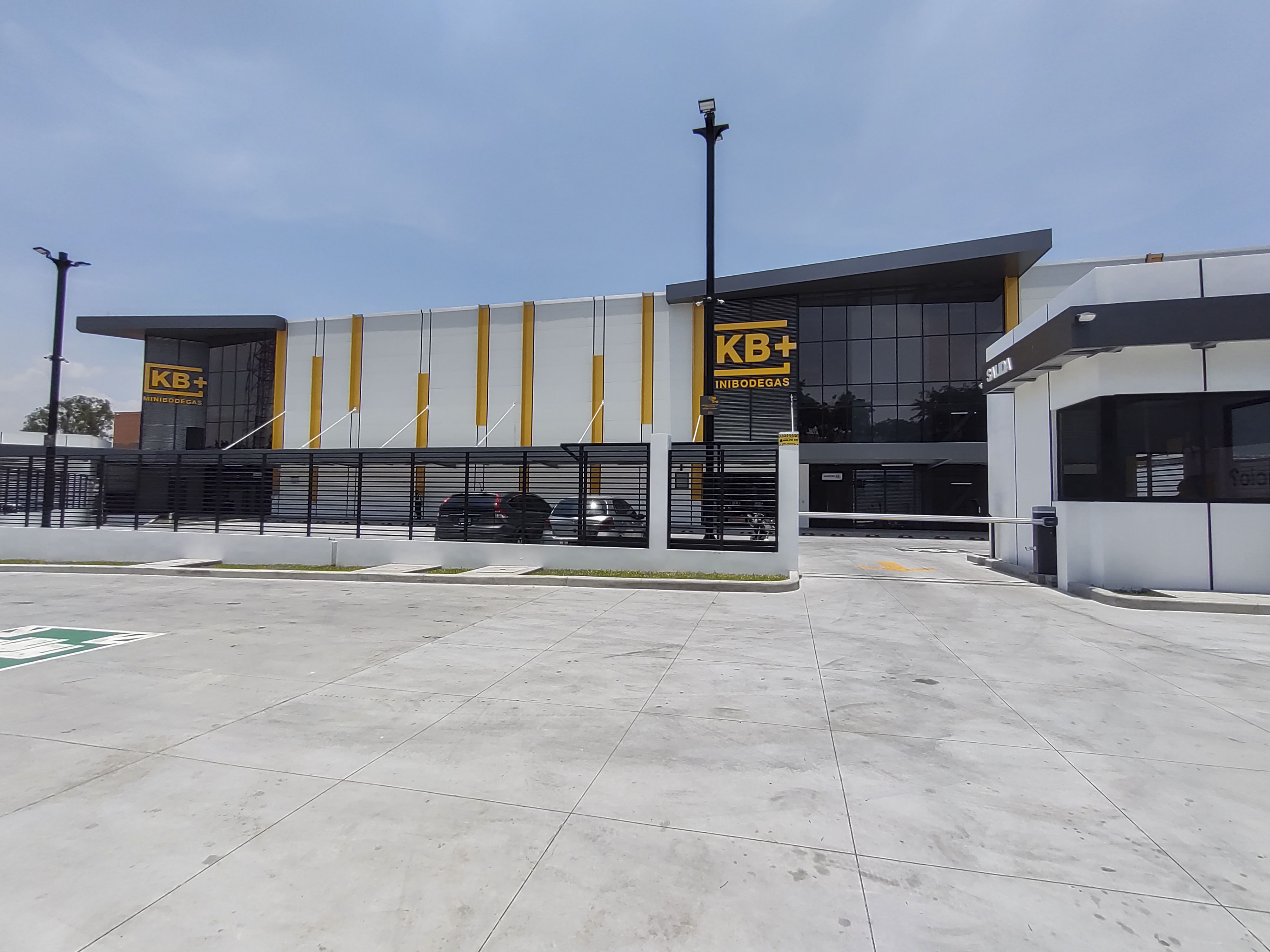 KB+ Minibodegas está ubicado en la zona 12 capitalina y ofrece muchas comodidades para sus clientes. Foto Prensa Libre: Norvin Mendoza.