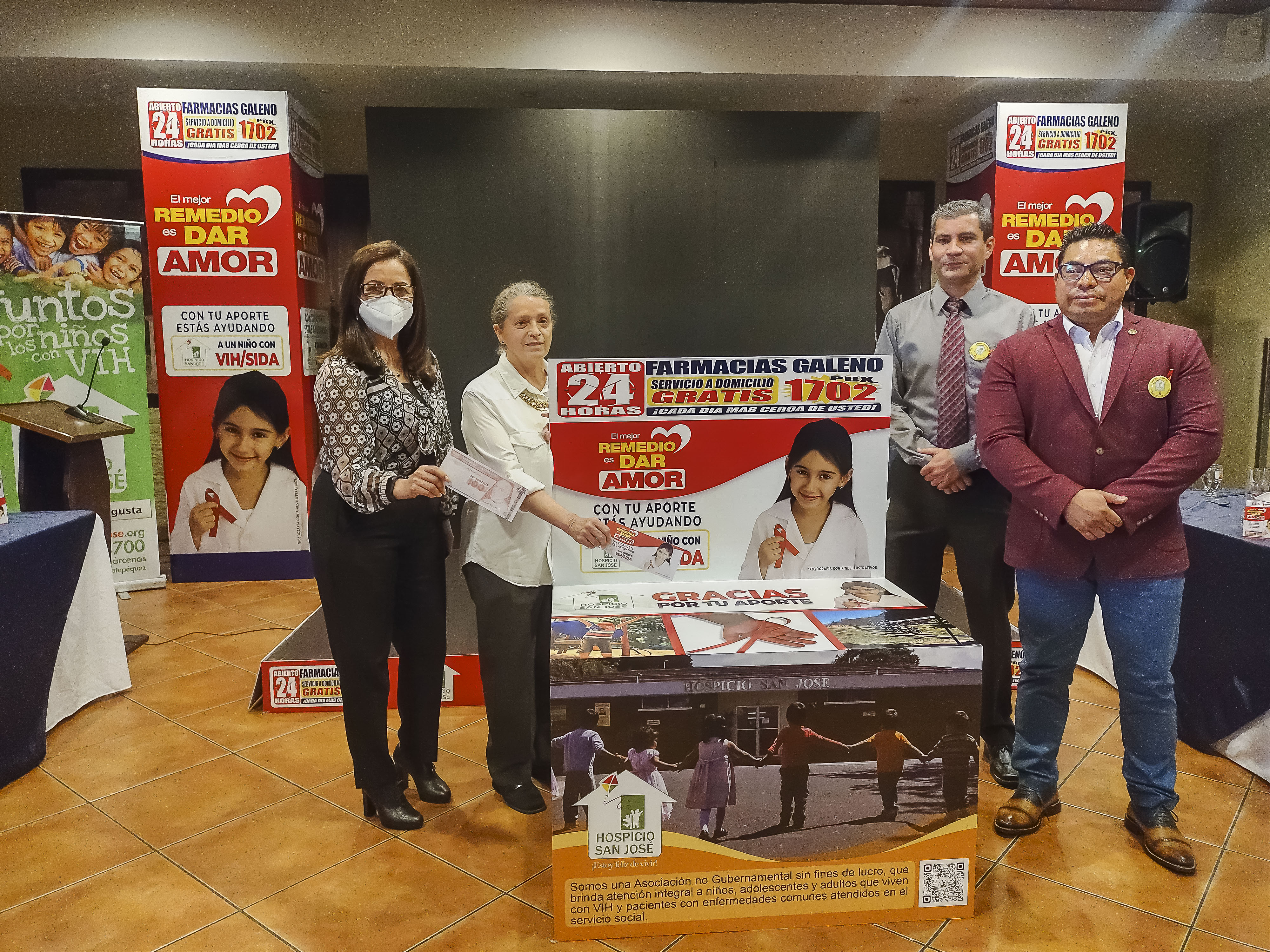 Directivos de Hospicio San José y Farmacias Galeno presentaron la nueva campaña  El mejor remedio es dar amor. Foto Prensa Libre: Norvin Mendoza.