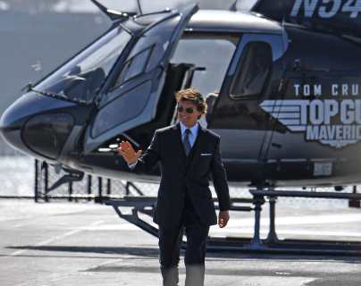 Tom Cruise: Las impactantes imágenes del actor llegando en helicóptero para el estreno de Top Gun: Maverick”