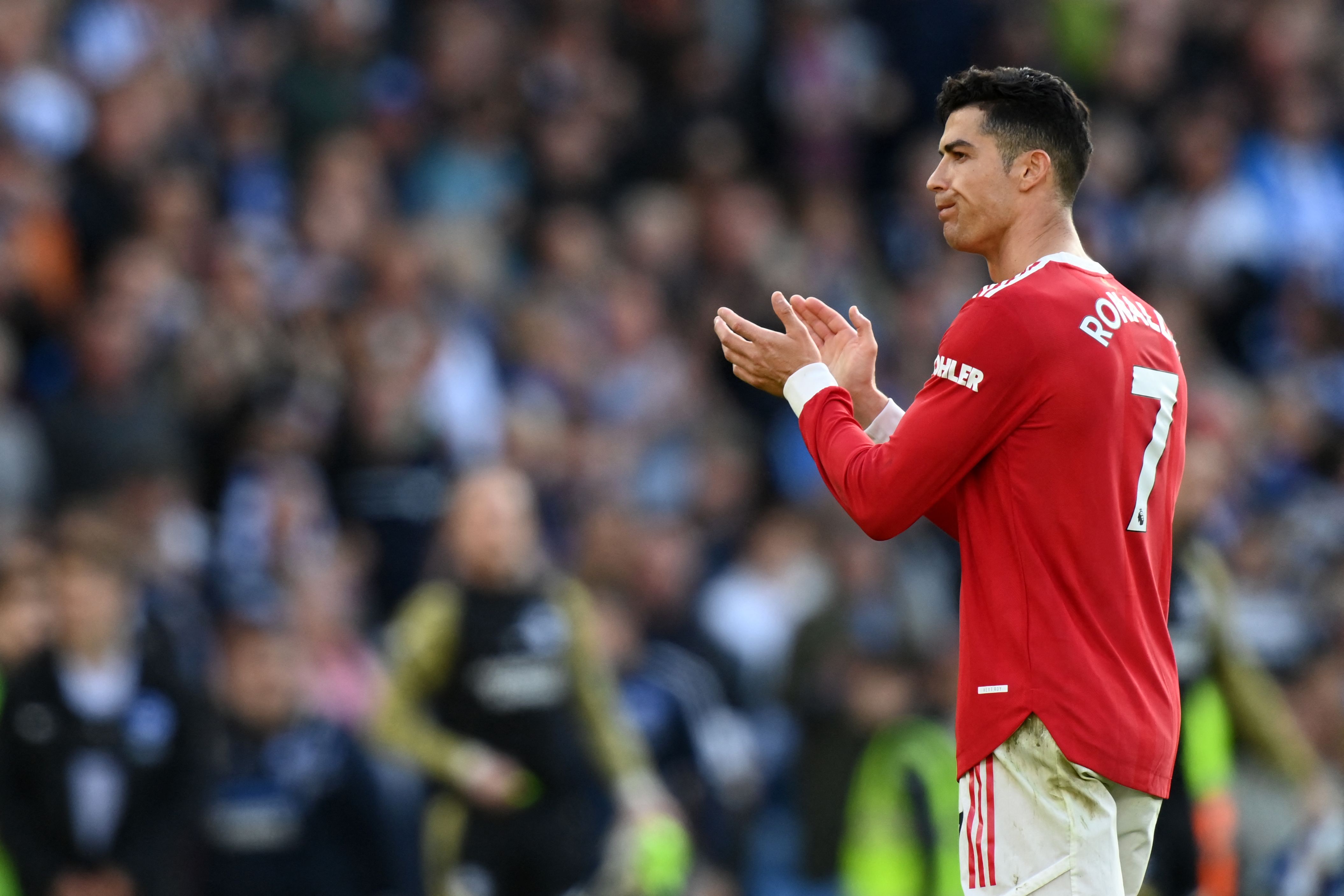 Cristiano Ronaldo actualmente es jugador del Manchester United, pero está buscando una salida del club inglés. (Foto Prensa Libre: AFP).