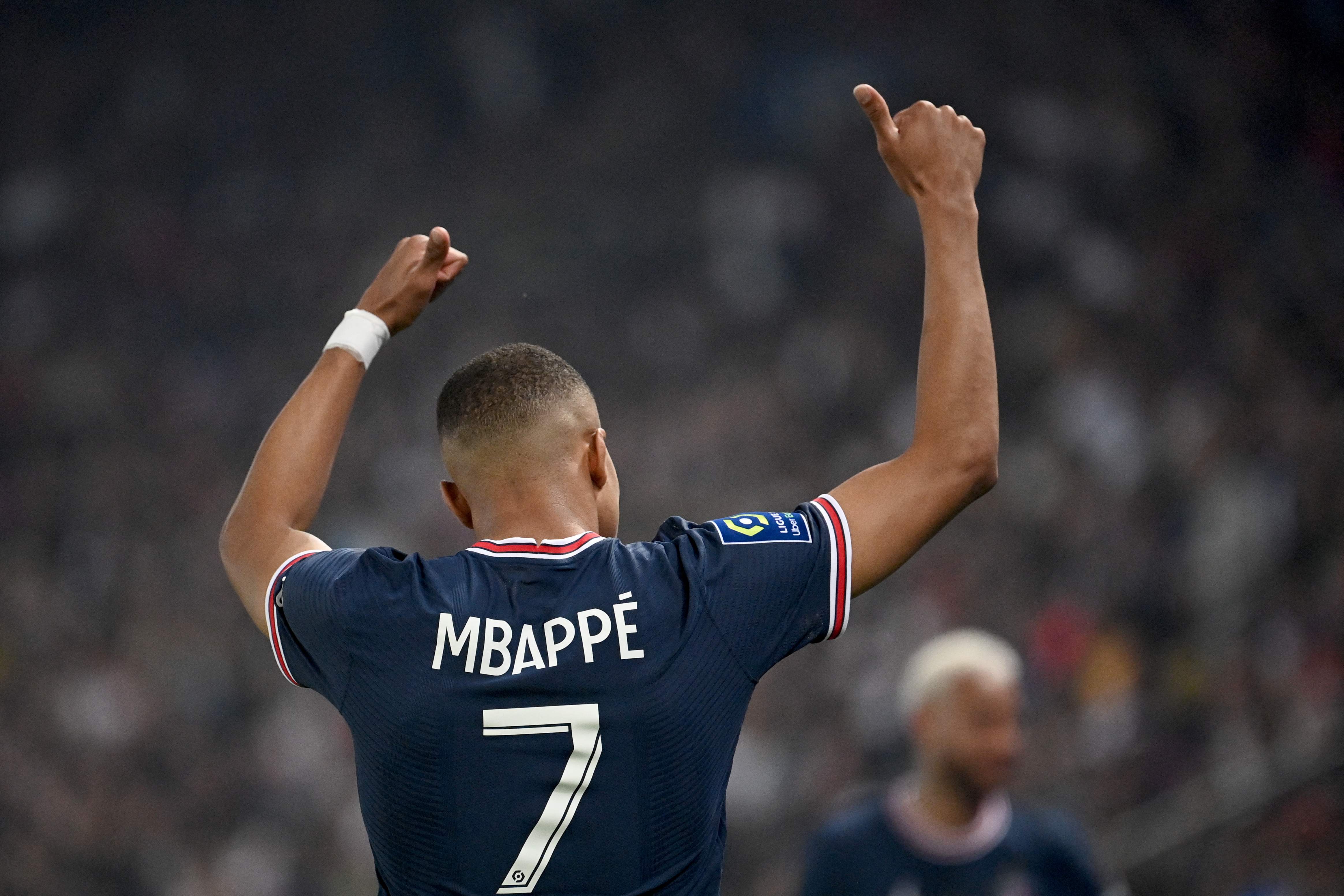 El delantero francés renovó contrato con el Paris Saint Germain el pasado sábado. Foto Prensa Libre (AFP)