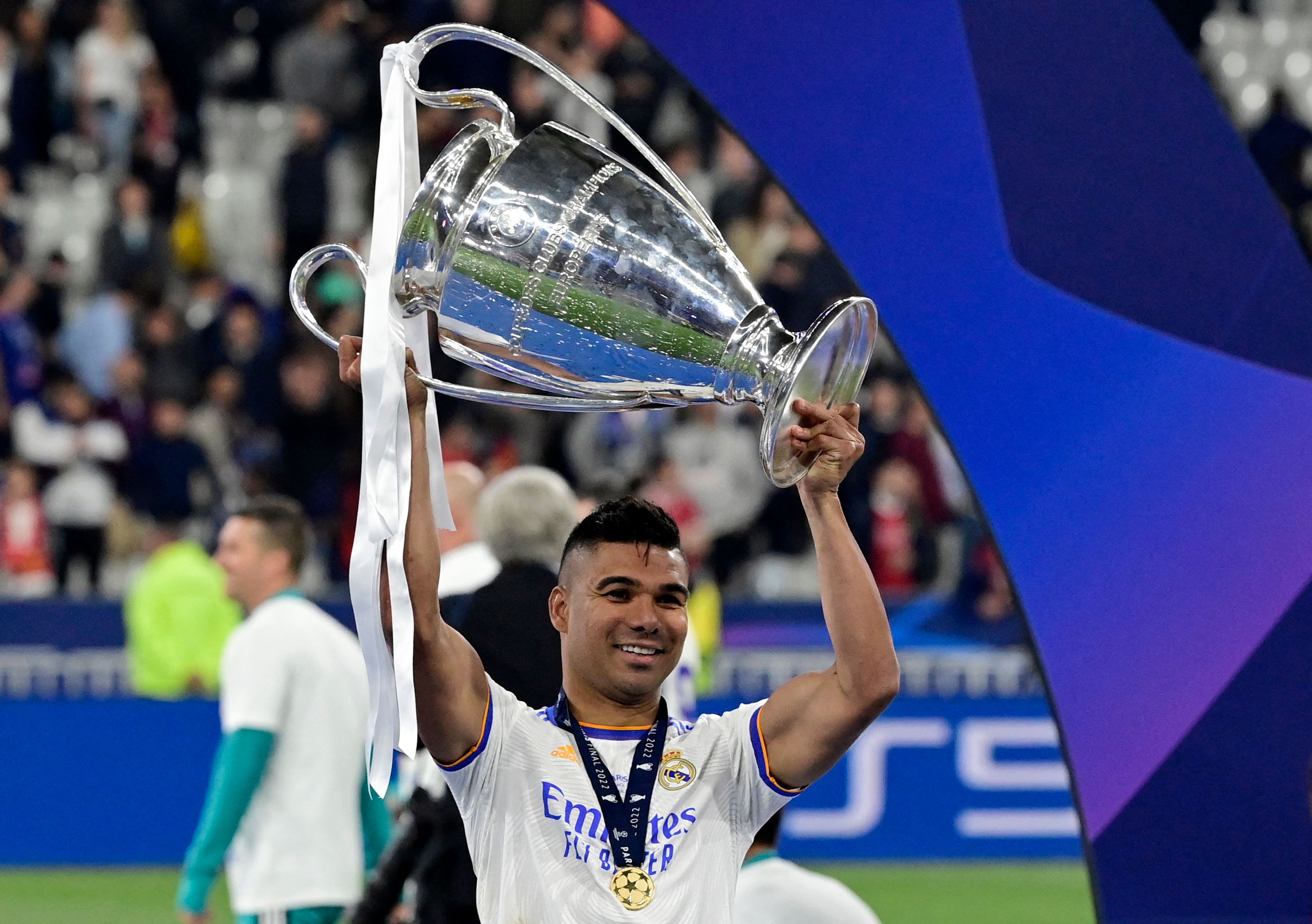 Casemiro celebrando la obtención de la última Liga de Campeones del Real Madrid. Foto Prensa Libre (AFP)