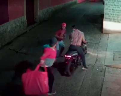 Video: Motorista se arma de valor y así enfrentó a delincuentes armados que pretendían asaltarlo