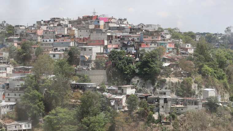 Miles de familias viven en asentamientos en diversos municipios del país. (Foto, Prensa Libre: Érick Ávila).