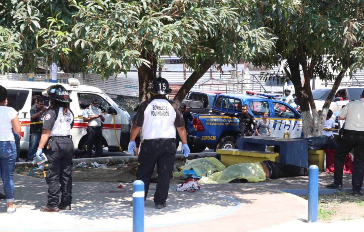 Cuatro hombres murieron baleados en un parque de Villa Nueva: estos son los detalles que se saben hasta ahora