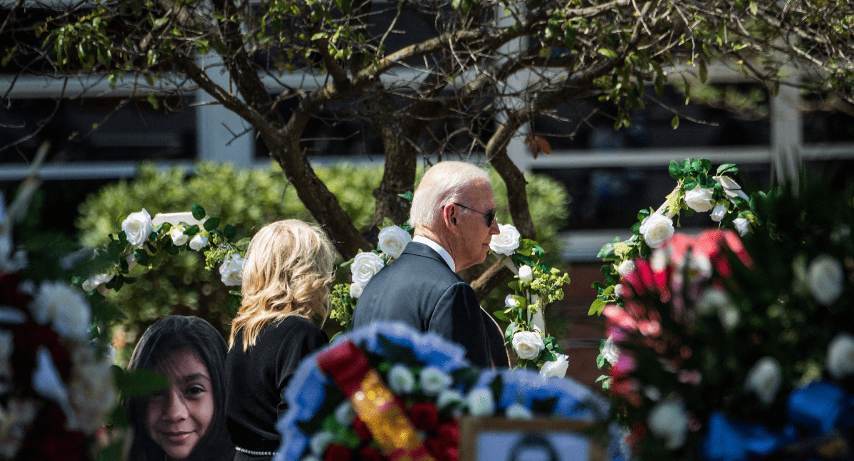 Biden llega a Uvalde donde se reunirá con familiares de las víctimas y sobrevivientes de la masacre