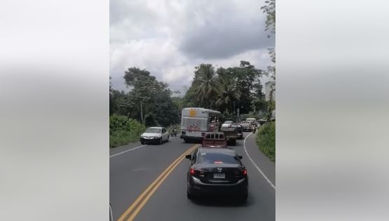 “Sacando a todos los carros”: el video que muestra cuando bus circula en la vía contraria y pone en riesgo a automovilistas