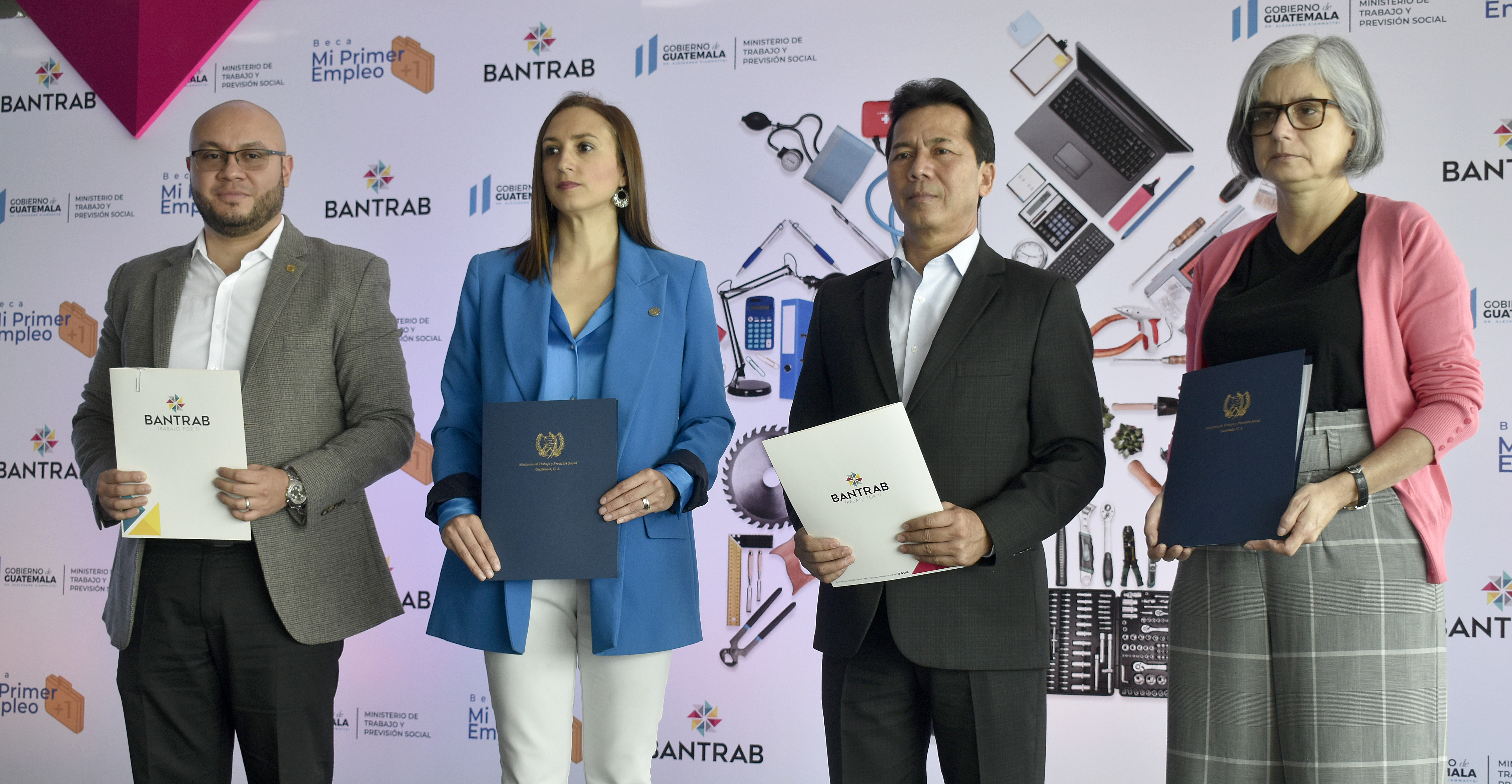 El programa Beca Mi Primer Empleo permitirá que lo jóvenes obtengan experiencia laboral. Foto Prensa Libre: Cortesía.