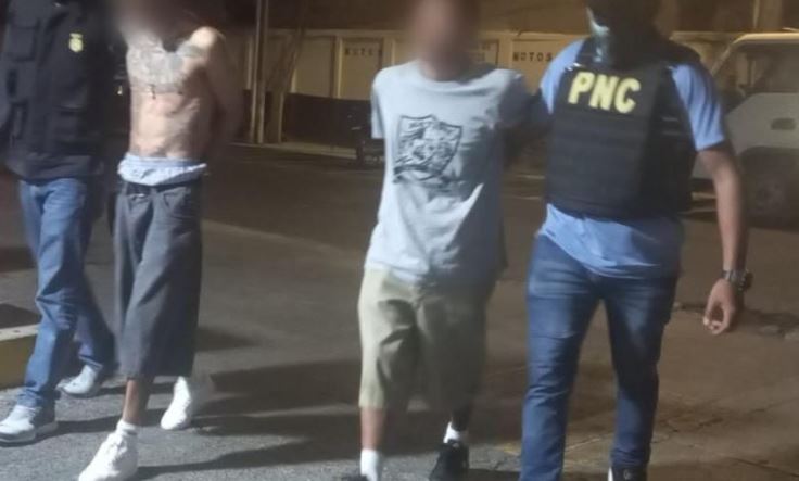 Los perfiles delictivos de dos pandilleros capturados en la zona 17 y que dispararon contra investigadores