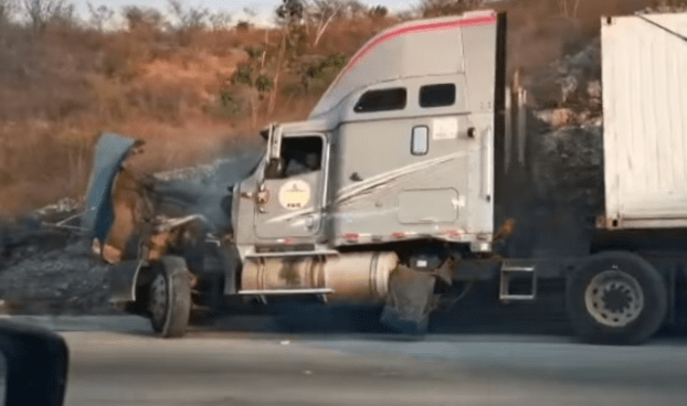 Video | Camión se queda sin frenos, pero piloto hace maniobra para evitar una tragedia