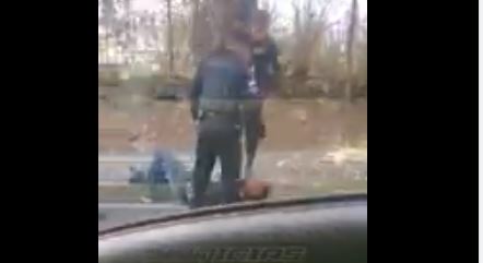 Momento de la captura de uno de los supuestos sicarios. (Noticias del Atlántico/Facebook)