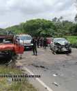 Dos vehículos chocaron de frente en la ruta a suroccidente, Suchitepéquez, donde murieron dos personas. (Foto Prensa Libre: M. Túnchez)
