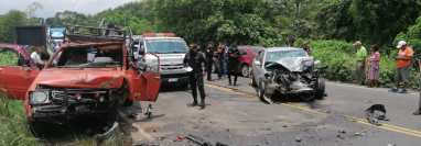 Dos vehículos chocaron de frente en la ruta a suroccidente, Suchitepéquez, donde murieron dos personas. (Foto Prensa Libre: M. Túnchez)