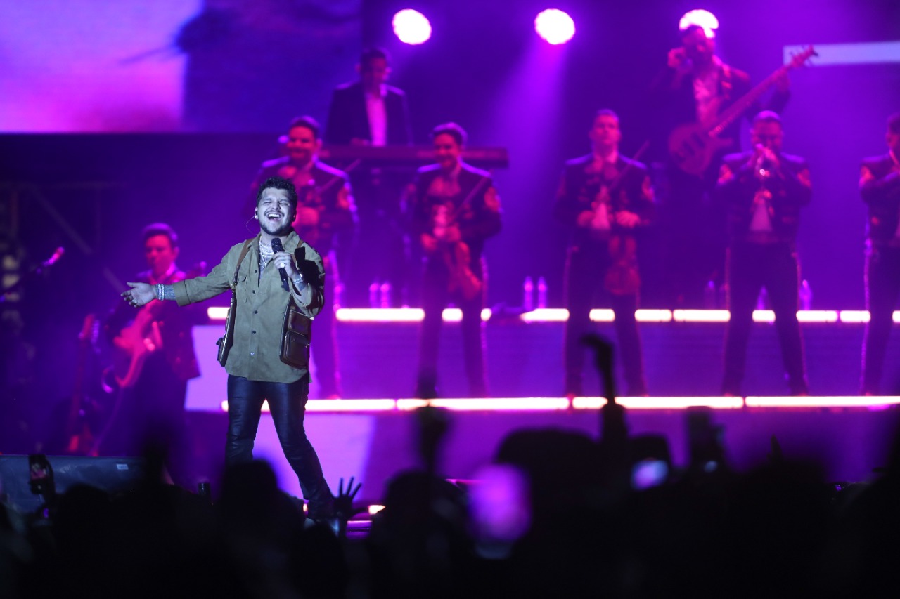 Foto Prensa Libre: Christian Nodal, en su concierto en Gautemala el 7 de mayo en su
