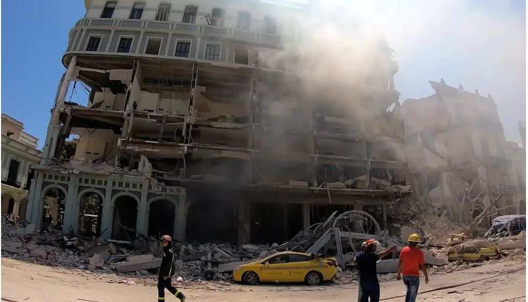 Se eleva a 22 la cifra de muertos en la gran explosión de un hotel de ...