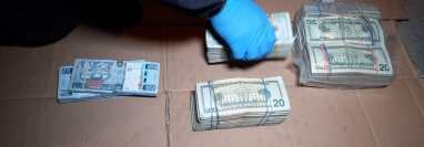 Más de 45 mil dólares y Q30 mil fueron incautados a un hombre. (Foto Prensa Libre: PNC)