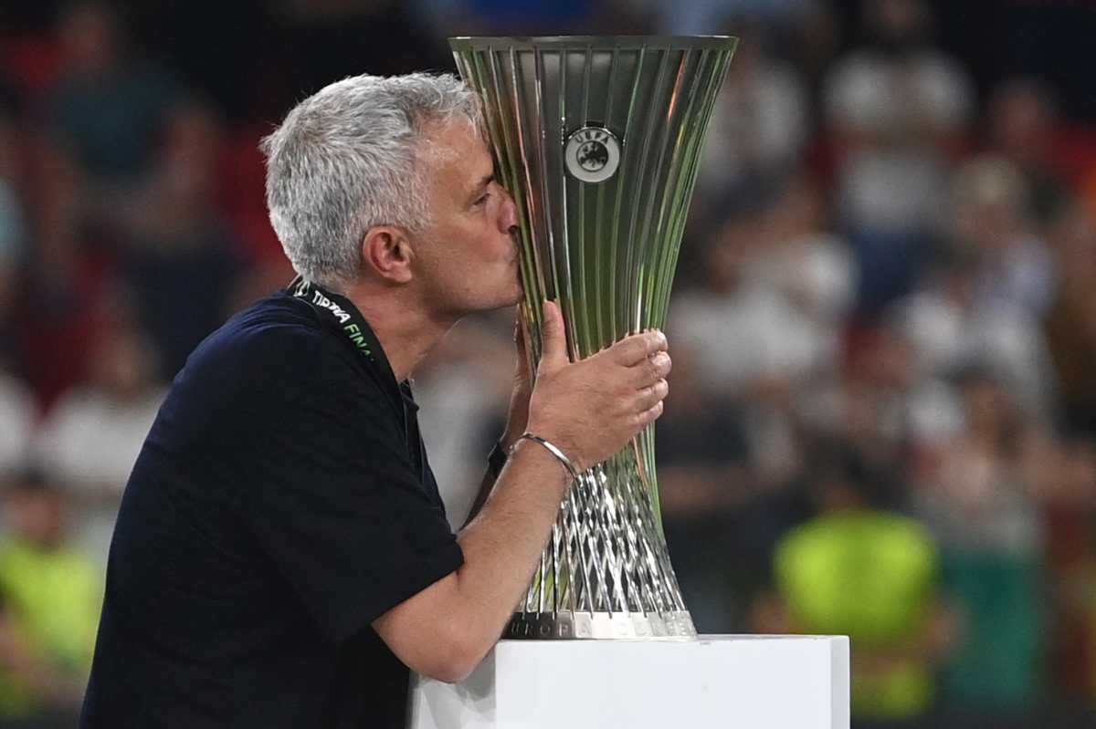 José Mourinho hace historia con la Roma al ganar la Conference League luego de derrotar al Feyernood