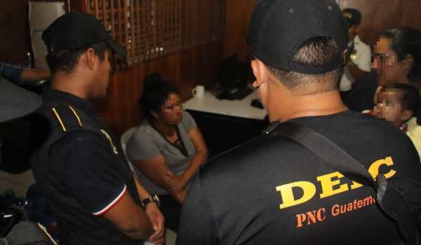 Agentes de la PNC localizaron a Pablo Ariel Ramírez Tux, de cuatro meses de edad, en una comunidad de Petén. (Foto Prensa Libre: PNC)