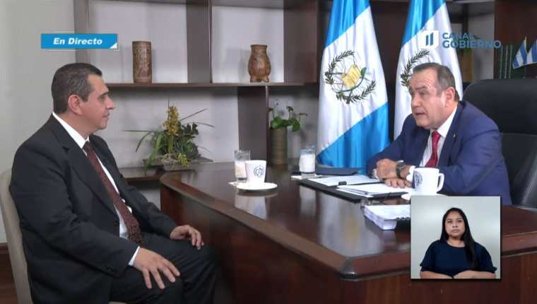 Gabriel Estuardo García Luna, aspirante a fiscal general, participa en una entrevista con el presidente Alejandro Giammattei. (Foto Prensa Libre: Captura de pantalla)