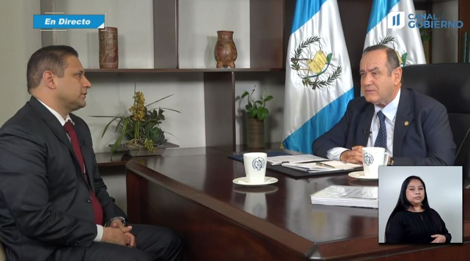 Henry Alejandro Elías Wilson, en la segunda entrevista con el presidente Alejandro Giammattei en Casa Presidencial. (Foto Prensa Libre: Captura de video) 