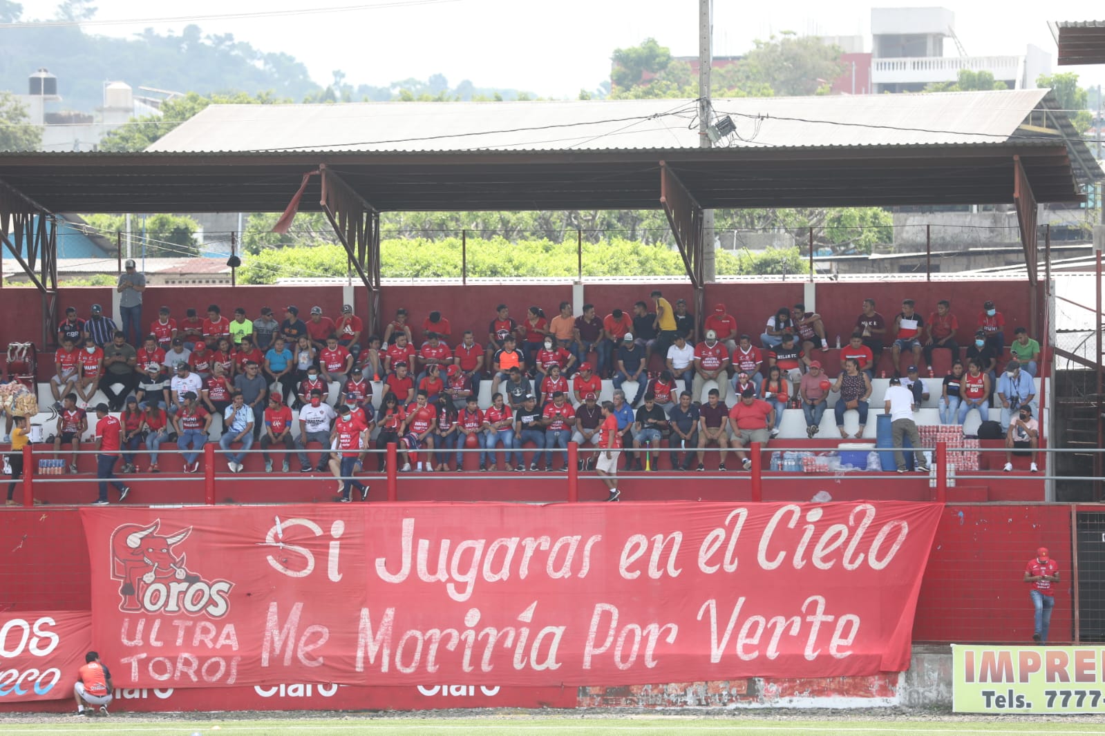 La afición ha dicho presente en el estadio Santa Lucía. (Foto Prensa Libre: Douglas Suruy)