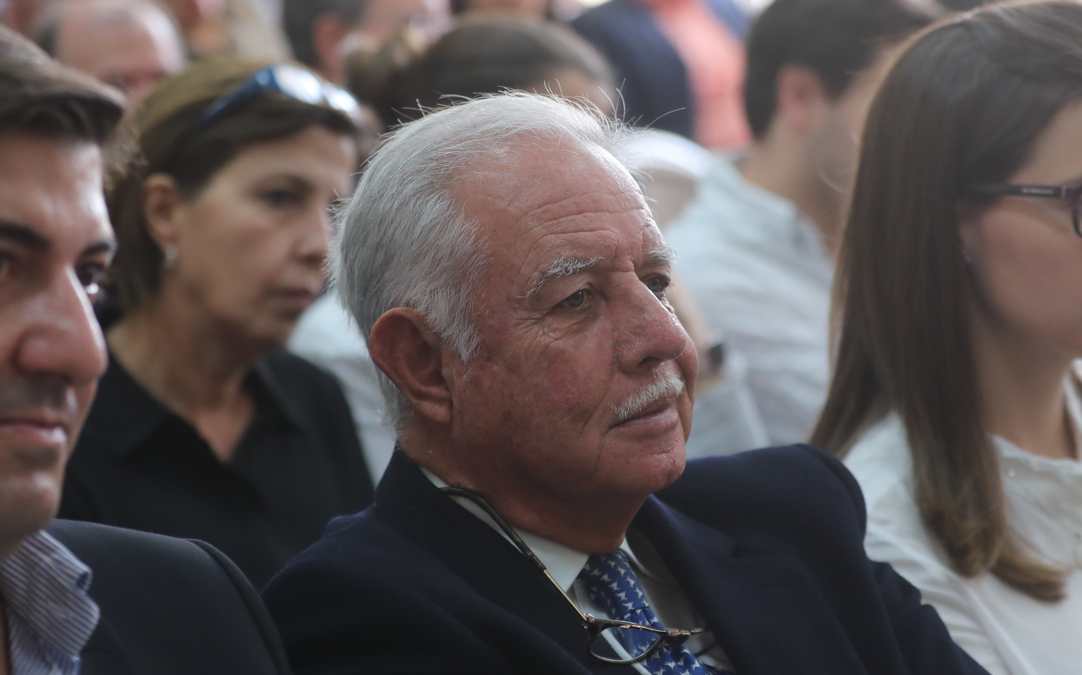 Oscar Berger, ex presidente en la sala donde se lleva acabo audiencia de Carlos Vielmann, quien llego a la audiencia de primera declaracin,  ante la jueza Claudette Domnguez, del juzgado de mayor riesgo A los exfuncionarios de la PNC y el Ministerio de Gobernacin fueron detenidos por ejecucin extrajudicial de unos reos que se fugaron del carcel el infiernillo en Escuintla, en un caso investigado por el MP y la Cicig.


Fotografa: Erick Avila.                             09/11/2018