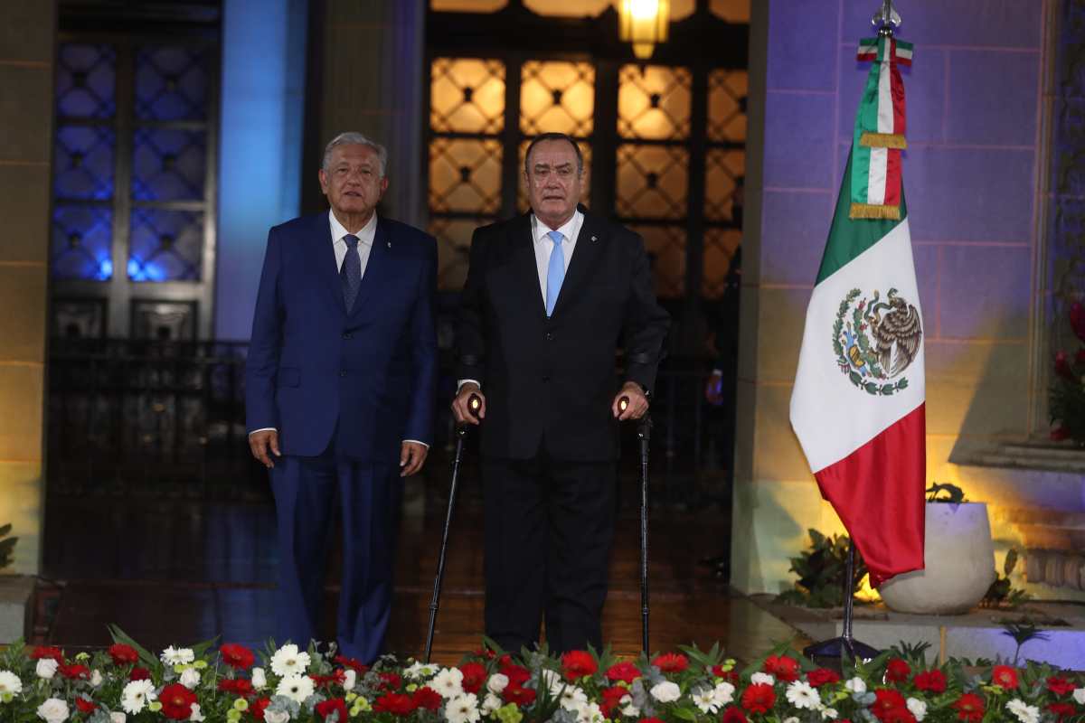 El presidente de México, Andrés Manuel López Obrador, y el de Guatemala, Alejandro Giammattei, durante la vista que aquel hizo a inicios de mayo. Ambo gobernantes han dicho que no asistirán a la Cumbre de las Américas. (Foto Prensa Libre: Juan Diego González)