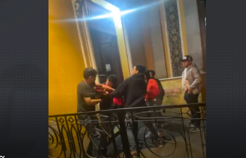 PELEA CALLEJERA EN XELA