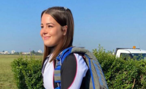 Francia: Una Joven de 23 años muere tras caer a mil metros de altura debido a una falla en su paracaídas