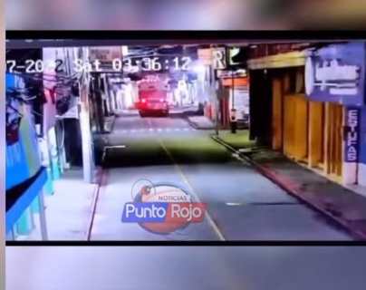 Video: el momento en que un autobús choca contra una camionetilla en Coatepeque