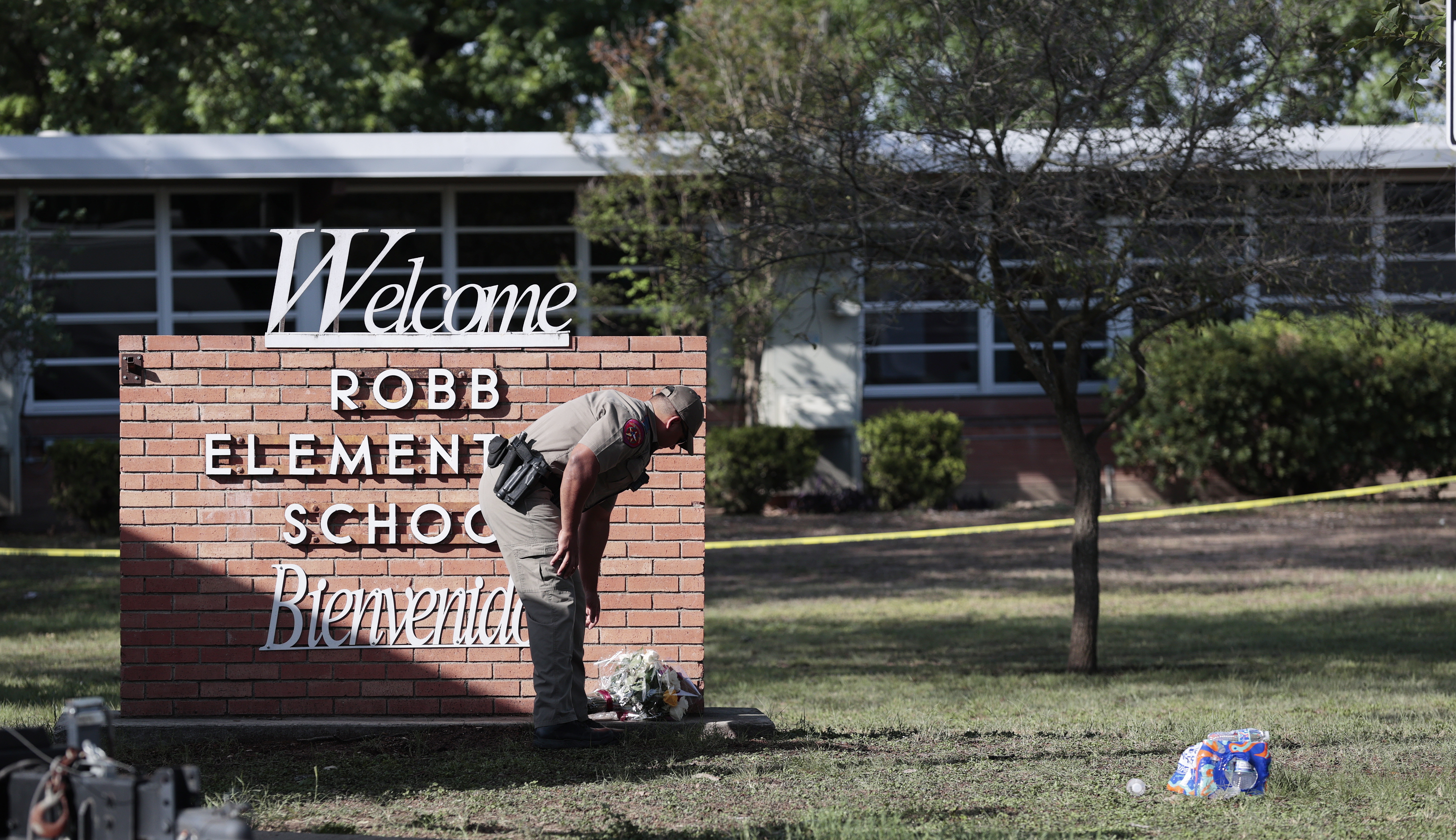 La escuela primaria Robb, en Uvalde, Texas, fue escenario de una de las perores matanzas registradas en centros educativos de EE. UU. (Foto Prensa Libre: EFE)