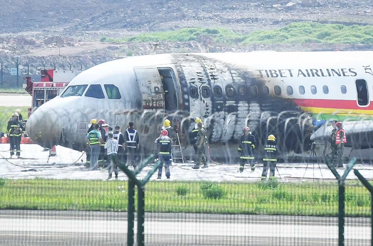 Videos: Avión de Tibet Airlines se incendia y deja más de 40 personas heridas en el aeropuerto de Chongqing en China