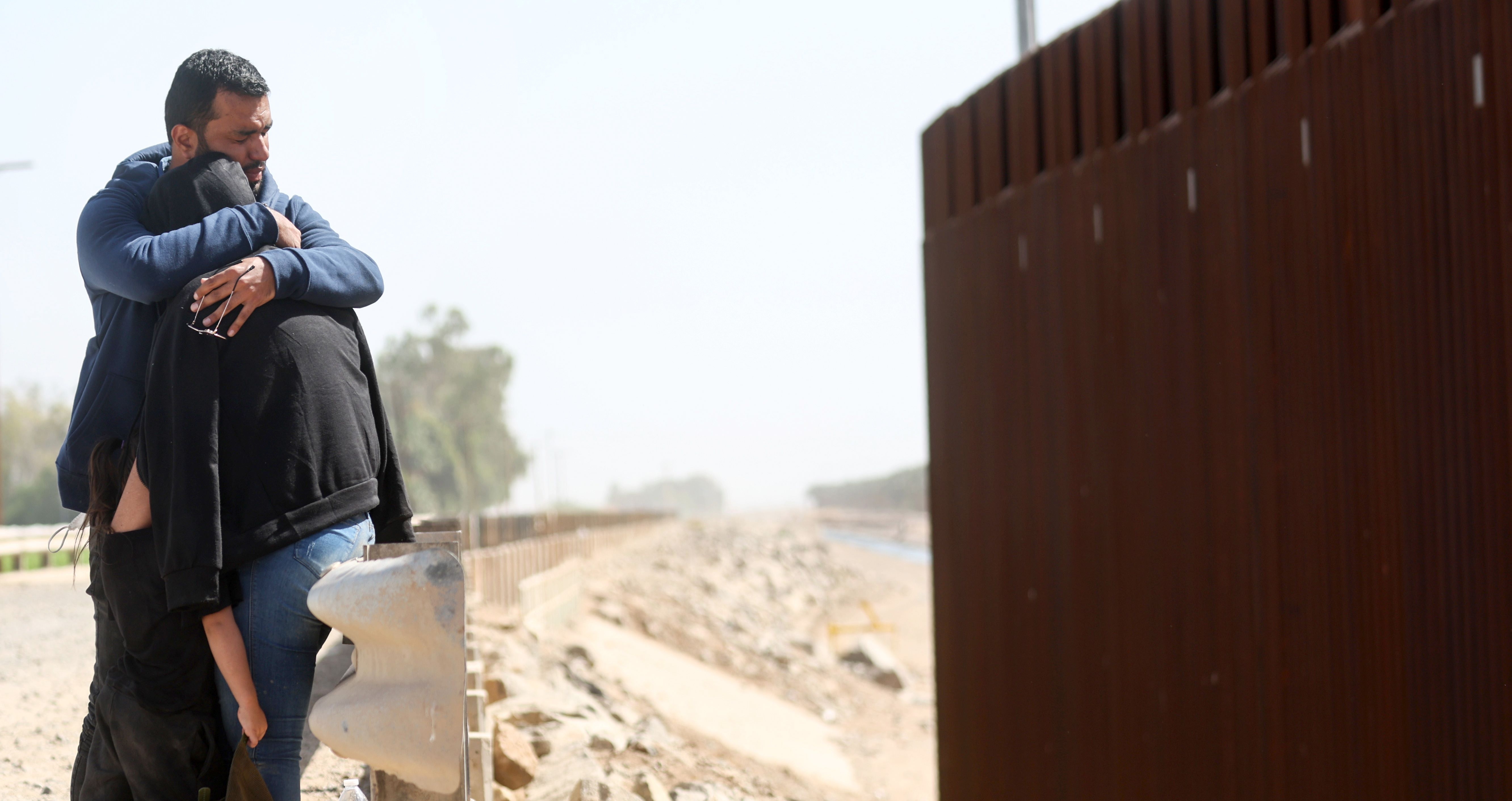 Con base en el Título 42, miles de migrantes han sido expulsados de EE. UU. (Foto Prensa Libre: AFP)