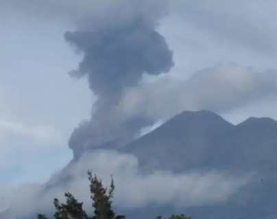 Volcán de Fuego: ceniza se desplaza sobre varios departamentos y lahares causan preocupación