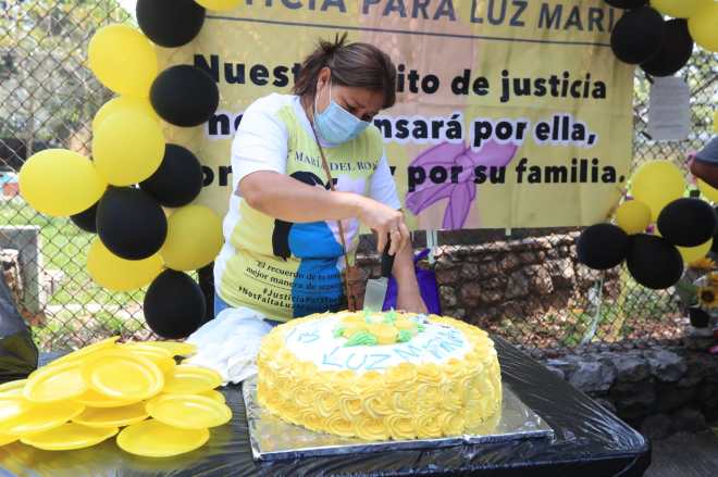 Luz María recibía en cada uno de sus cumpleaños un pastel hecho por su mamá. Fotografía: Prensa Libre (Elmer Vargas).