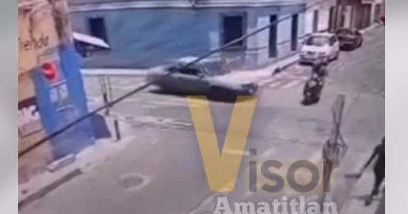 Video: el momento en que un automóvil arrolla a un motorista en la zona 7 capitalina