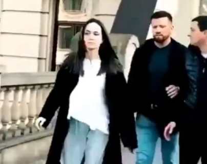 Angelina Jolie en Ucrania: el video que muestra el momento en que la actriz tuvo que ser evacuada por una alerta de ataque aéreo
