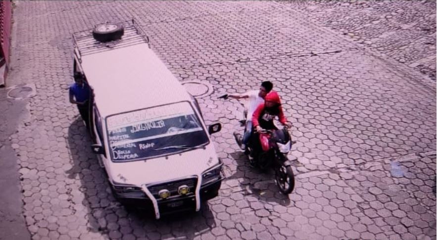 Momento en que motosicarios perpetran el ataque. (Foto: cortesía)