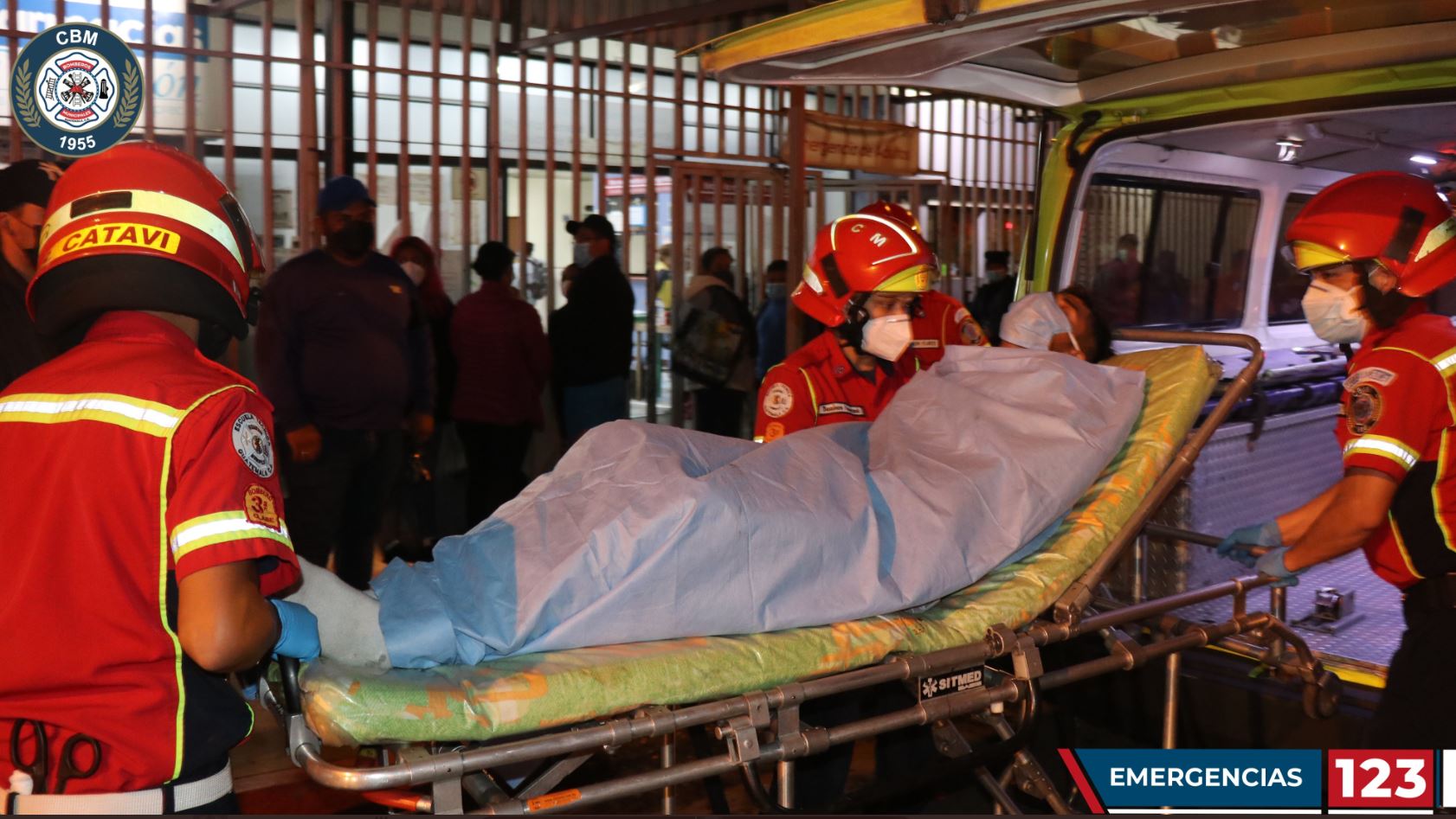 Ataque armado en velorio deja cuatro heridos en  la colonia Concepción las Lomas zona 16 de la capital. (Foto Prensa Libre: Bomberos Municipales)