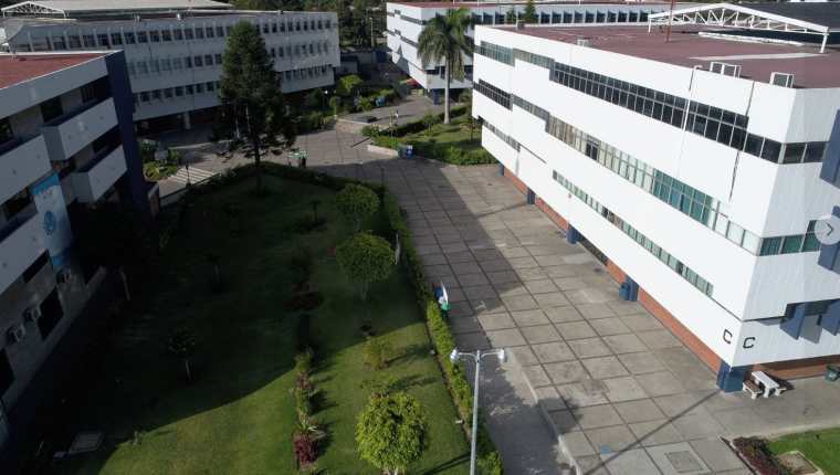 Sede del CUM en zona 11 de la capital, sede de la Facultad de Ciencias Médicas de la Usac. (Foto Prensa Libre: HemerotecaPL)