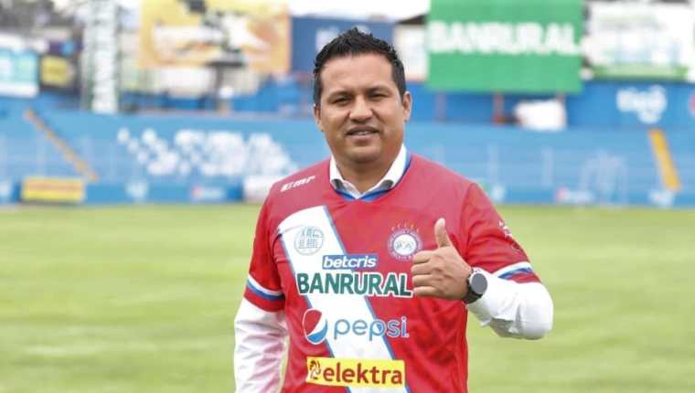 El técnico nacional dirigirá a su segundo equipo en Liga Nacional.  (Foto Prensa Libre: Douglas Suruy)