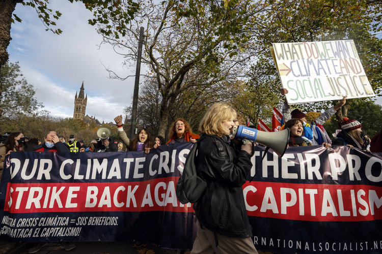 Manifestantes en la cumbre del clima en Glasgow, Escocia, el 5 de noviembre de 2021. (Foto Prensa Libre: Kieran Dodds/The New York Times).