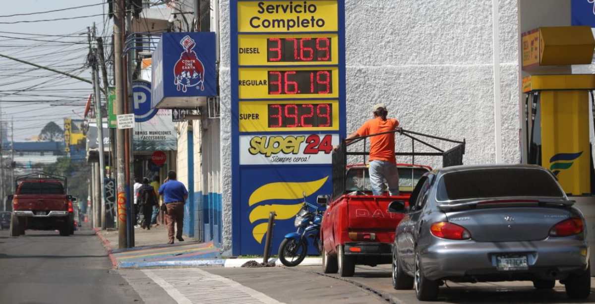 Precio de los combustibles en Guatemala: se registra un nuevo aumento y galón de diésel ya supera al de regular en todo el país